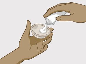 Ponga un gel especial en el interior del diafragma que mata los espermatozoides o los vuelve más lentos.